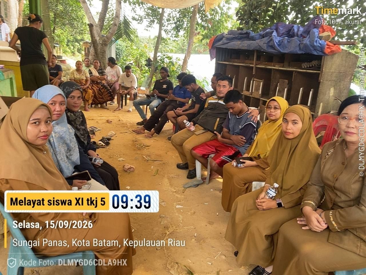 Keluarga Besar SMKN 7 Batam Berduka, Guru dan Siswa Melayat ke Rumah Duka Orang Tua Siswa Kelas XI TKJ 5