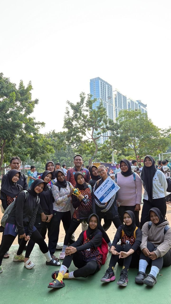 Tunjukkan Performa Gemilang, Tim Voli Putri SMKN 7 Batam Raih Juara 2 di Ajang Polibatam Fair