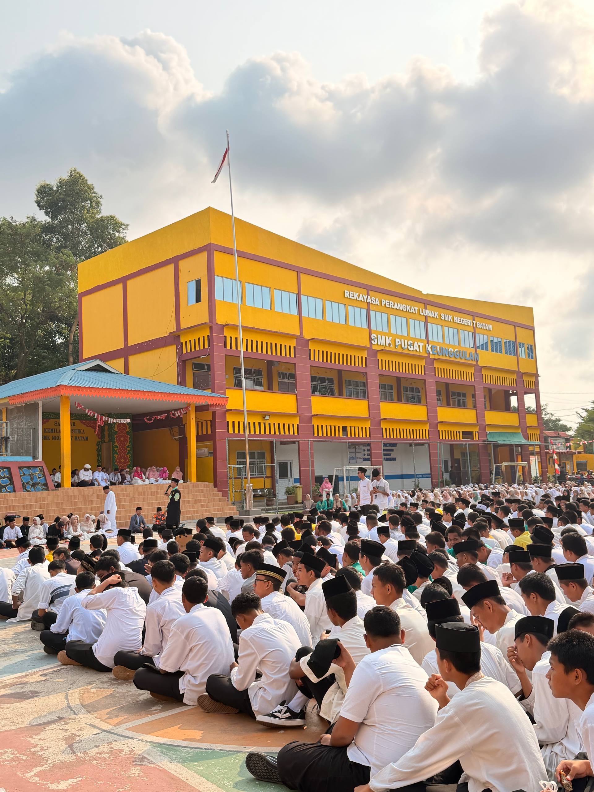 Teladani Akhlak Rasulullah, Siswa SMKN 7 Batam Ikuti Safari Dakwah Peringatan Maulid Nabi Muhammad SAW