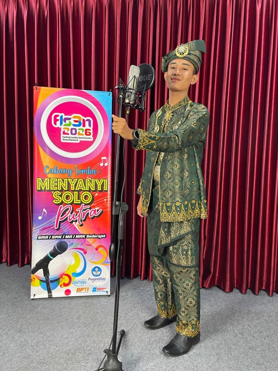 Mewakili Kepri, Muhammad Rajul Siswa SMKN 7 Batam Melaju ke FLS3N Tingkat Nasional Cabang Vokal Solo
