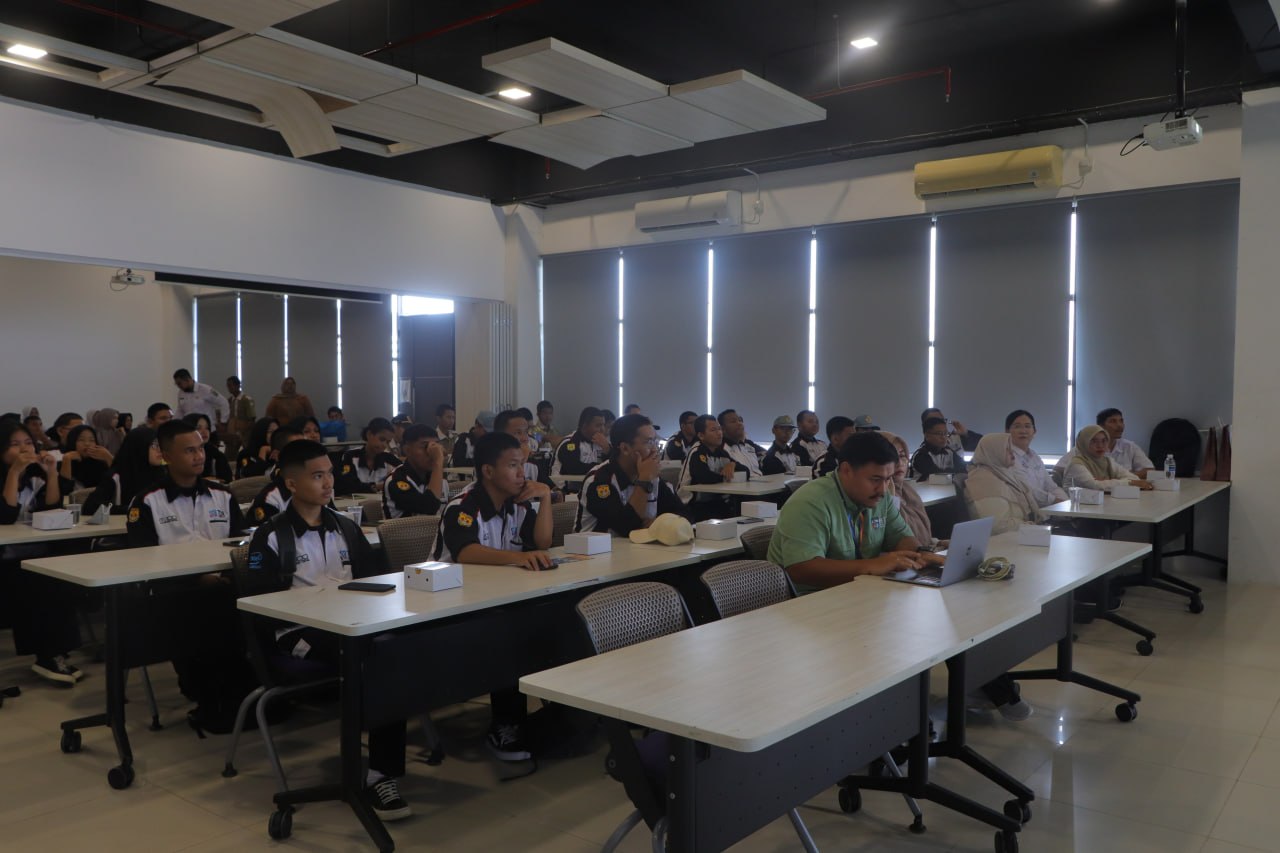 Tumbuhkan Motivasi Lanjut Studi, Siswa Kelas Industri Axioo SMKN 7 Batam Lakukan Kunjungan Edukasi ke ITEBA dan BTP BATAM