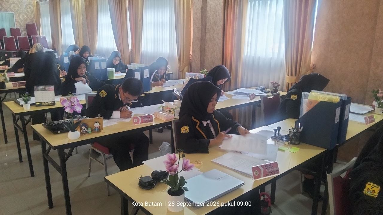 Uji Kompetensi Keahlian, Siswa Jurusan Manajemen Perkantoran SMKN 7 Batam Diuji Langsung oleh Ikatan Sekretaris Indonesia