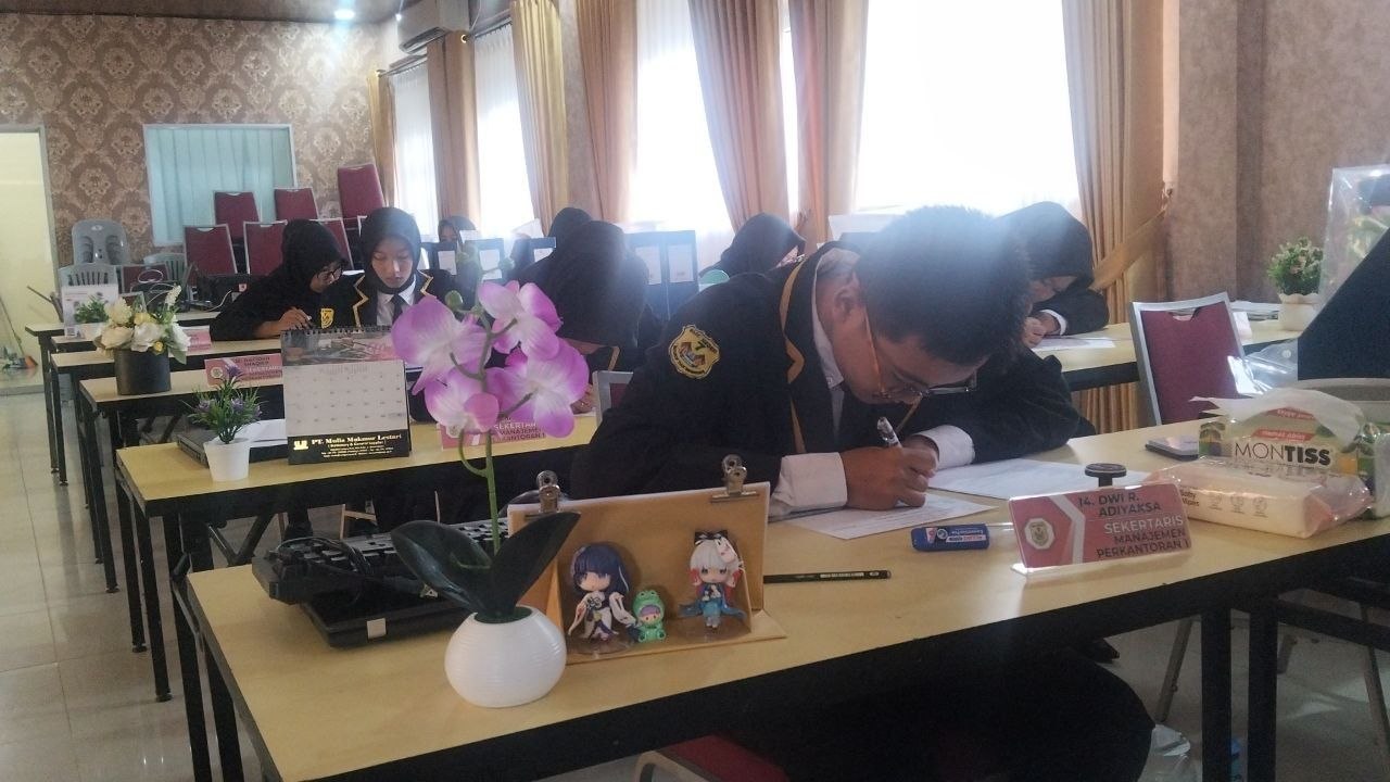 Uji Kompetensi Keahlian, Siswa Jurusan Manajemen Perkantoran SMKN 7 Batam Diuji Langsung oleh Ikatan Sekretaris Indonesia